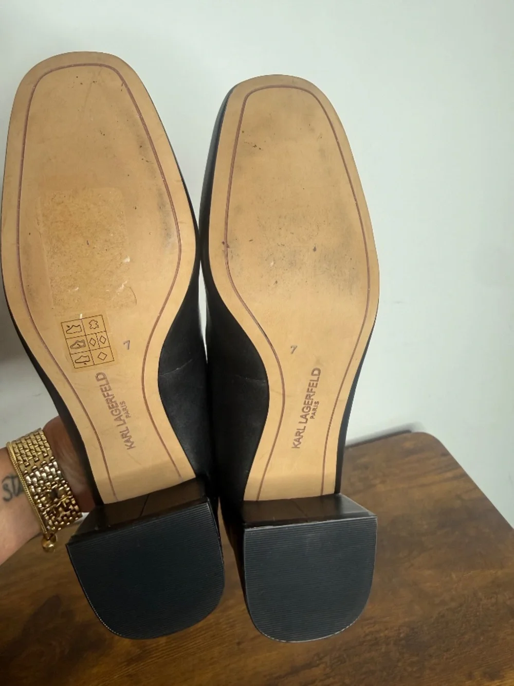 Black Karl Lagerfeld Paris pumps (Size 7)